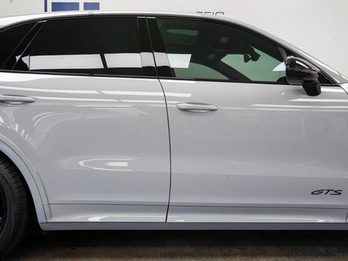 Used 2025 Porsche Cayenne GTS AWD/4WD image 16