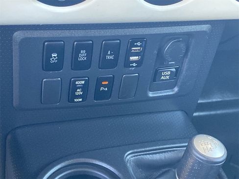 Used 2014 Toyota FJ Cruiser 4WD image 25