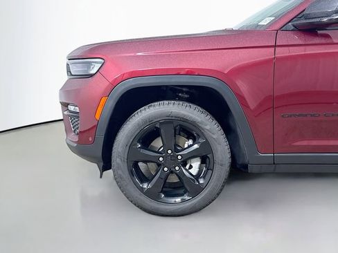 Used 2024 Jeep Grand Cherokee Limited w/ Luxury Tech Group II image 32