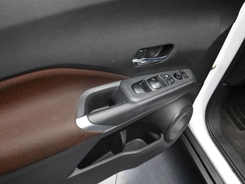 Used 2023 Nissan Kicks SR image 11