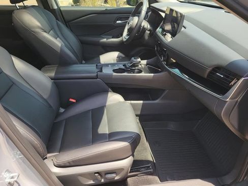 Used 2024 Nissan Rogue SL w/ SL Premium Package FWD image 9
