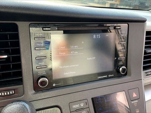 Used 2018 Toyota Sienna LE FWD image 31