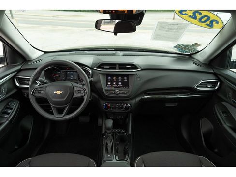 Used 2023 Chevrolet TrailBlazer LT FWD image 32