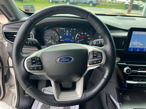 Used 2022 Ford Explorer Limited w/ Equipment Group 301A RWD image 15
