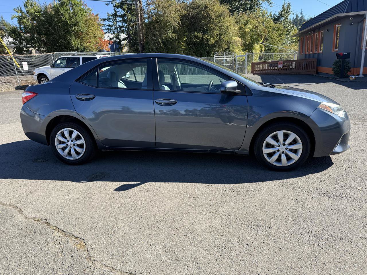 Used 2015 Toyota Corolla LE FWD image 14