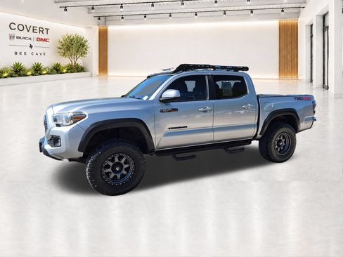 Used 2019 Toyota Tacoma TRD Off-Road AWD/4WD image 5