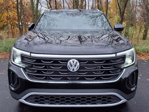 New 2026 Volkswagen Atlas Cross Sport SE image 2