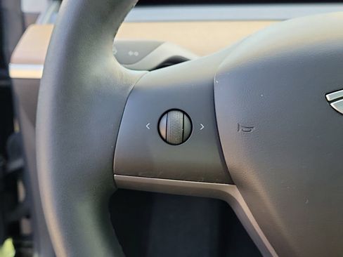 Used 2020 Tesla Model 3 Standard Range Plus image 23