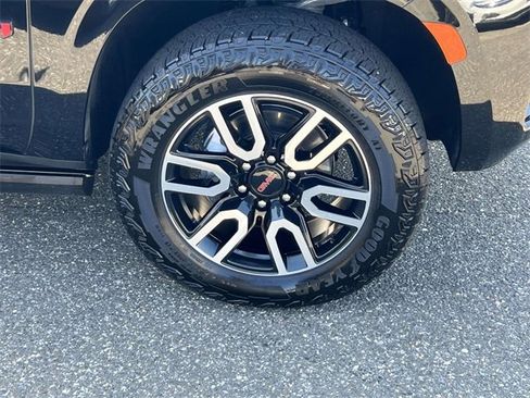 Used 2023 GMC Yukon XL AT4 w/ AT4 Premium Plus Package image 6