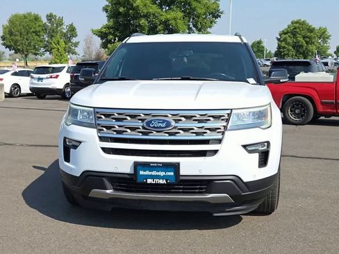 Used 2018 Ford Explorer XLT w/ Equipment Group 202A FWD image 3