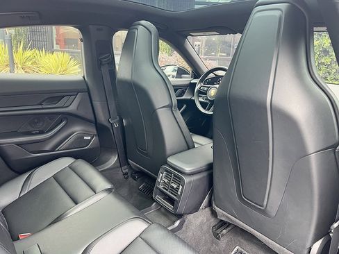 Used 2021 Porsche Taycan image 31
