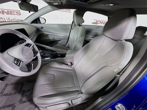 Certified 2024 Hyundai Elantra SEL w/ Convenience Package image 27
