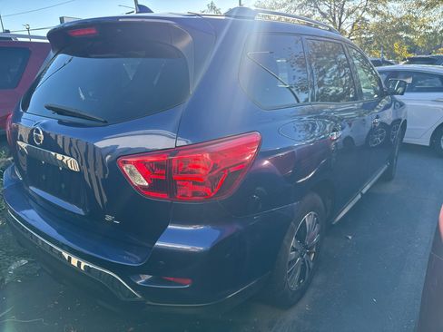 Used 2020 Nissan Pathfinder SL image 3