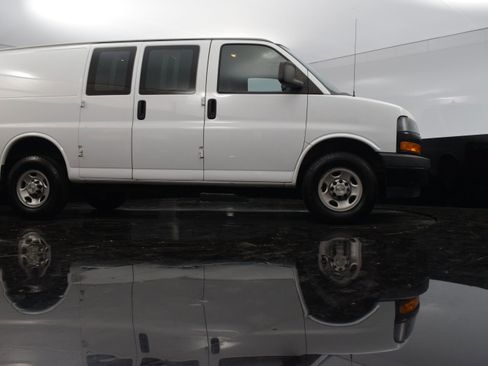 Used 2022 Chevrolet Express 2500 w/ Driver Convenience Package image 21