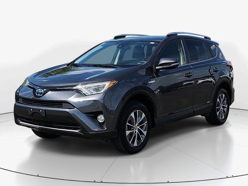 Used 2018 Toyota RAV4 XLE image 7