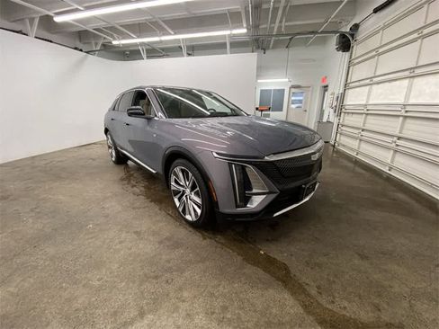 Certified 2025 Cadillac Lyriq Luxury w/ Nappa Leather Package image 8