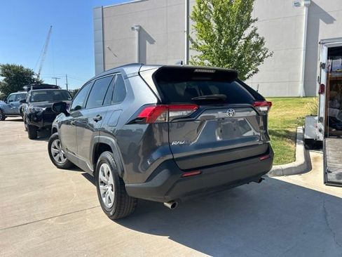 Used 2019 Toyota RAV4 LE FWD image 5