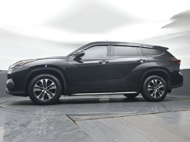 Used 2025 Toyota Highlander XLE AWD/4WD image 31