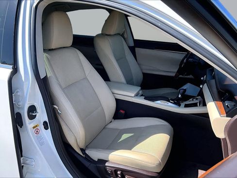 Used 2016 Lexus ES 300h w/ Navigation System Package FWD image 8
