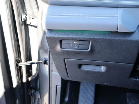 New 2026 Volkswagen Tiguan SE image 35