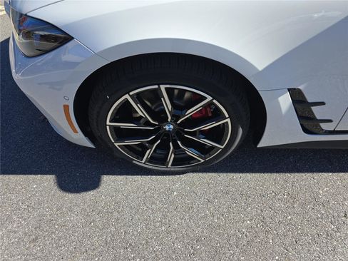 New 2025 BMW i4 xDrive40i image 11