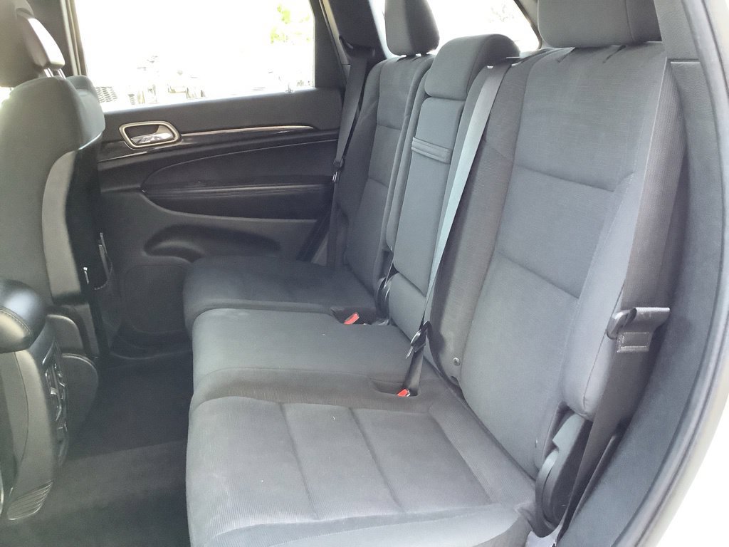 Used 2013 Jeep Grand Cherokee Laredo w/ Laredo E Group AWD/4WD image 19