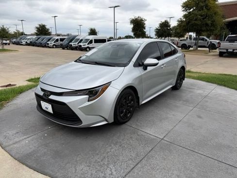 Used 2026 Toyota Corolla LE FWD image 3