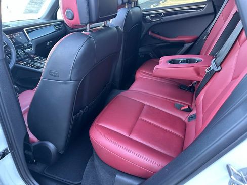 Used 2022 Porsche Macan AWD/4WD image 19