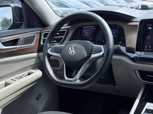 Used 2025 Volkswagen Atlas SE AWD/4WD image 29