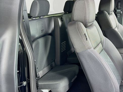 Used 2025 Nissan Frontier SV image 38