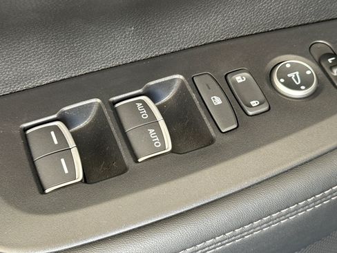 Used 2025 Honda HR-V EX-L image 13