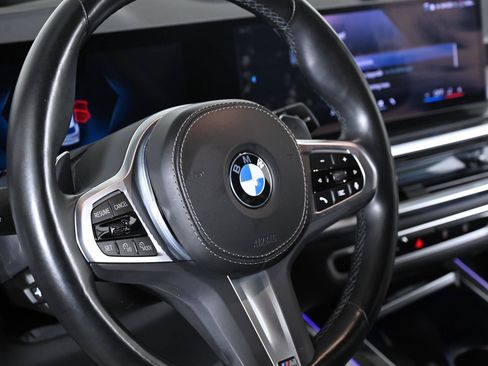 Used 2024 BMW X7 xDrive40i w/ M Sport Package AWD/4WD image 11