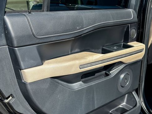 Used 2023 Ford Expedition Limited image 32