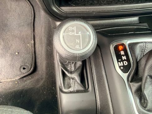 Used 2025 Jeep Wrangler Unlimited Sport AWD/4WD image 19