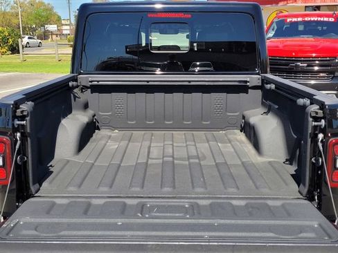 Used 2020 Jeep Gladiator Overland AWD/4WD image 10