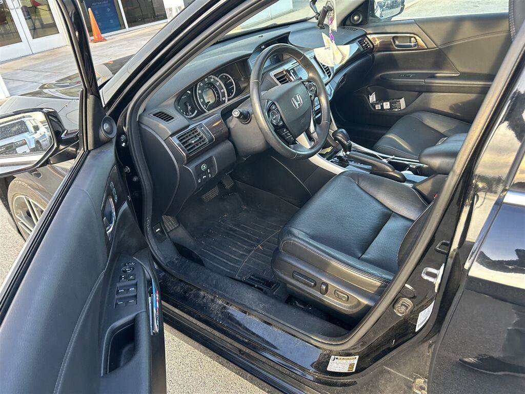 Used 2017 Honda Accord Touring image 7