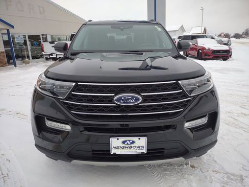 Used 2022 Ford Explorer XLT w/ Equipment Group 202A image 8