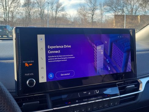 Used 2025 Toyota Sienna Platinum image 24