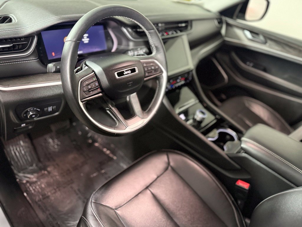 Used 2022 Jeep Grand Cherokee Limited AWD/4WD image 19