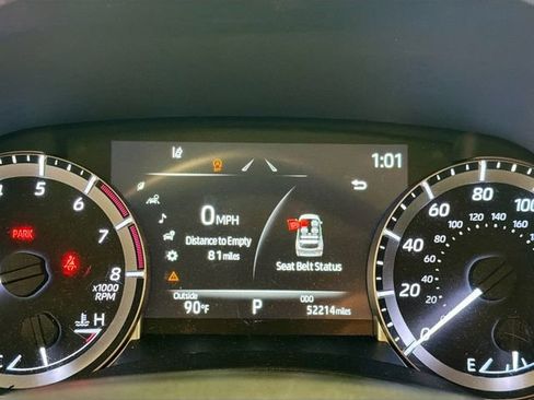 Used 2023 Toyota Highlander XLE AWD/4WD image 11