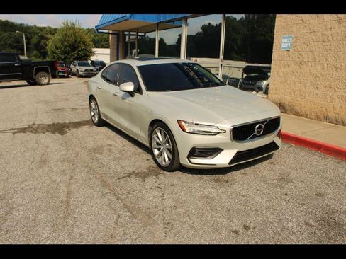 Used 2021 Volvo S60 T5 Momentum w/ Premium Package FWD image 1