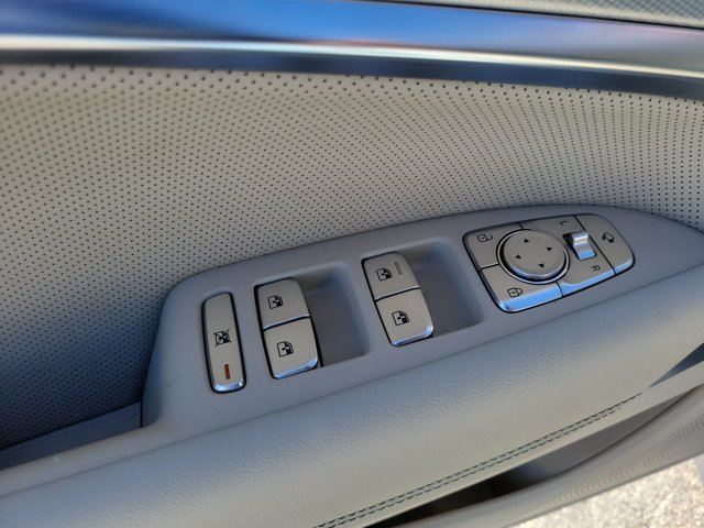 Certified 2026 Genesis G70 2.5T Prestige RWD image 18