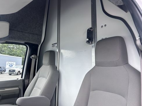 Used 2022 Ford E-350 and Econoline 350 Super Duty RWD image 15