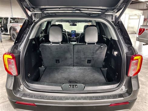 Used 2022 Ford Explorer Limited w/ Limited Technology Package image 13
