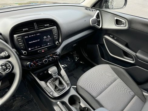Used 2022 Kia Soul LX w/ Technology Package image 25