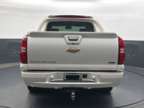 Used 2011 Chevrolet Avalanche LTZ AWD/4WD image 5