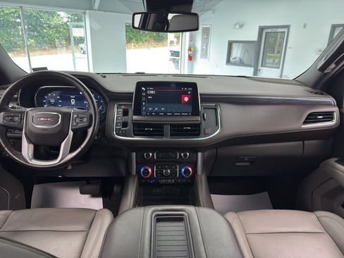 Used 2023 GMC Yukon XL SLT image 24