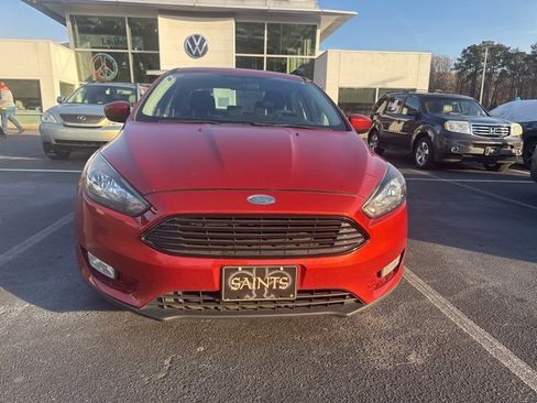 Used 2018 Ford Focus SE w/ SE Appearance Package image 6