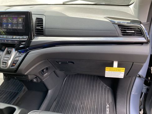 Used 2023 Honda Odyssey Elite image 21