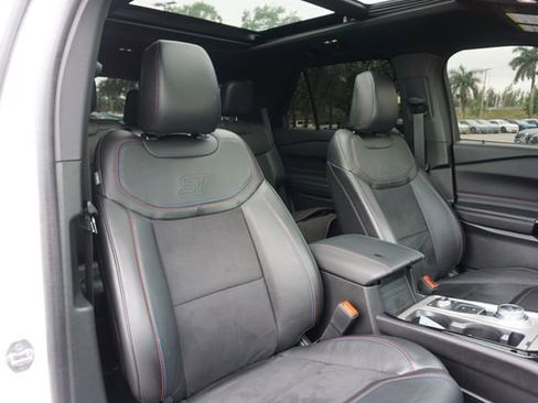 Used 2024 Ford Explorer ST w/ Equipment Group 401A AWD/4WD image 2
